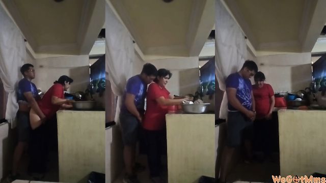 Desi Kaamwali Ko Cooking Karte Hue Choda MMS